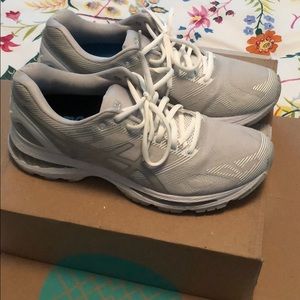 Worn 1x ASICS Gel nimbus